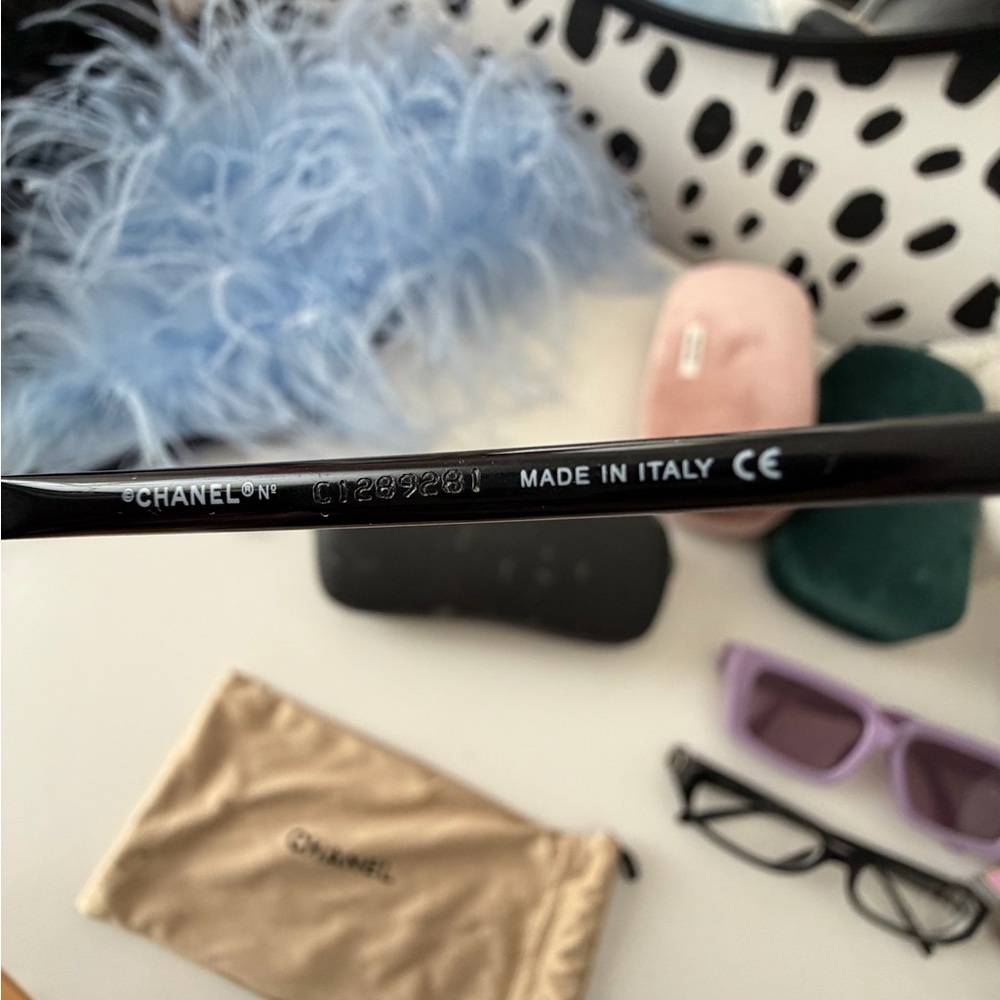 CHANEL vintage Black Sunglasses - Picture 6 of 8